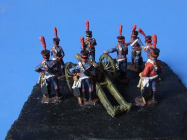 Französische reitende Artillerie in der Husarenuniform abwartend mit Geschütz